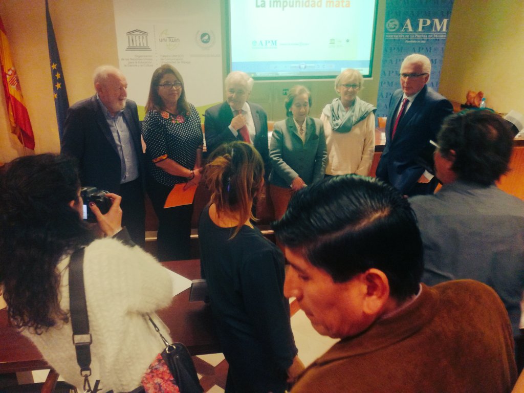 ruthdefrutos's tweet photo. Feliz tras la conmemoración del Día Internacional para poner fin a la impunidad de crímenes contra periodistas en la @aprensamadrid organizado por @UnescoUMA (@InfoUMA) con la colaboración de @apeuropeos
#IDEI2018
#LaVerdadNuncaMuere
#EndImpunity https://t.co/reMf4RXGJm