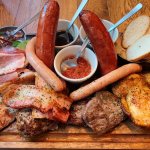 肉まみれになりたい人におススメ!総重量1kgもの肉盛りが食べられます!