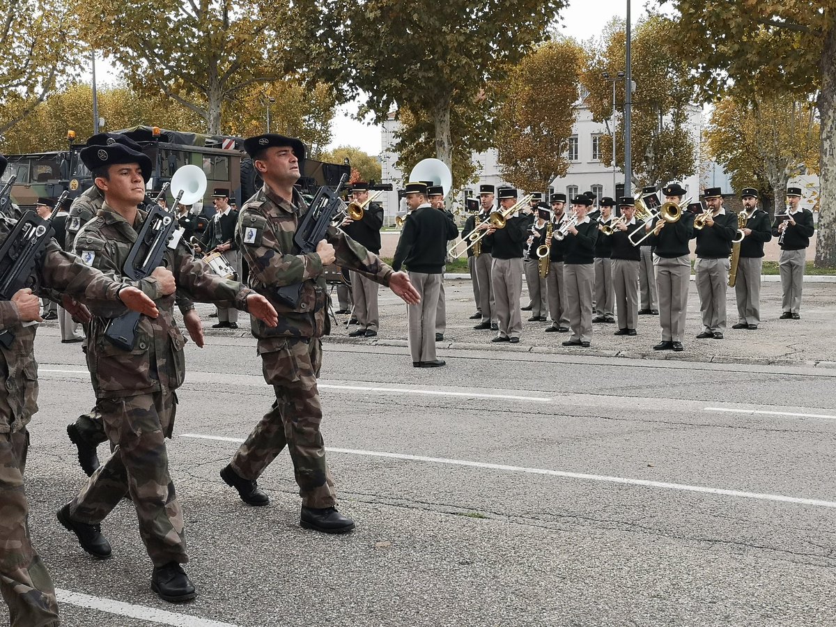Musartillerie's tweet image. Préparation au #défilé du #11Novembre2018 à @villedelyon pour le #7RMAT et @Musartillerie. 🇨🇵
