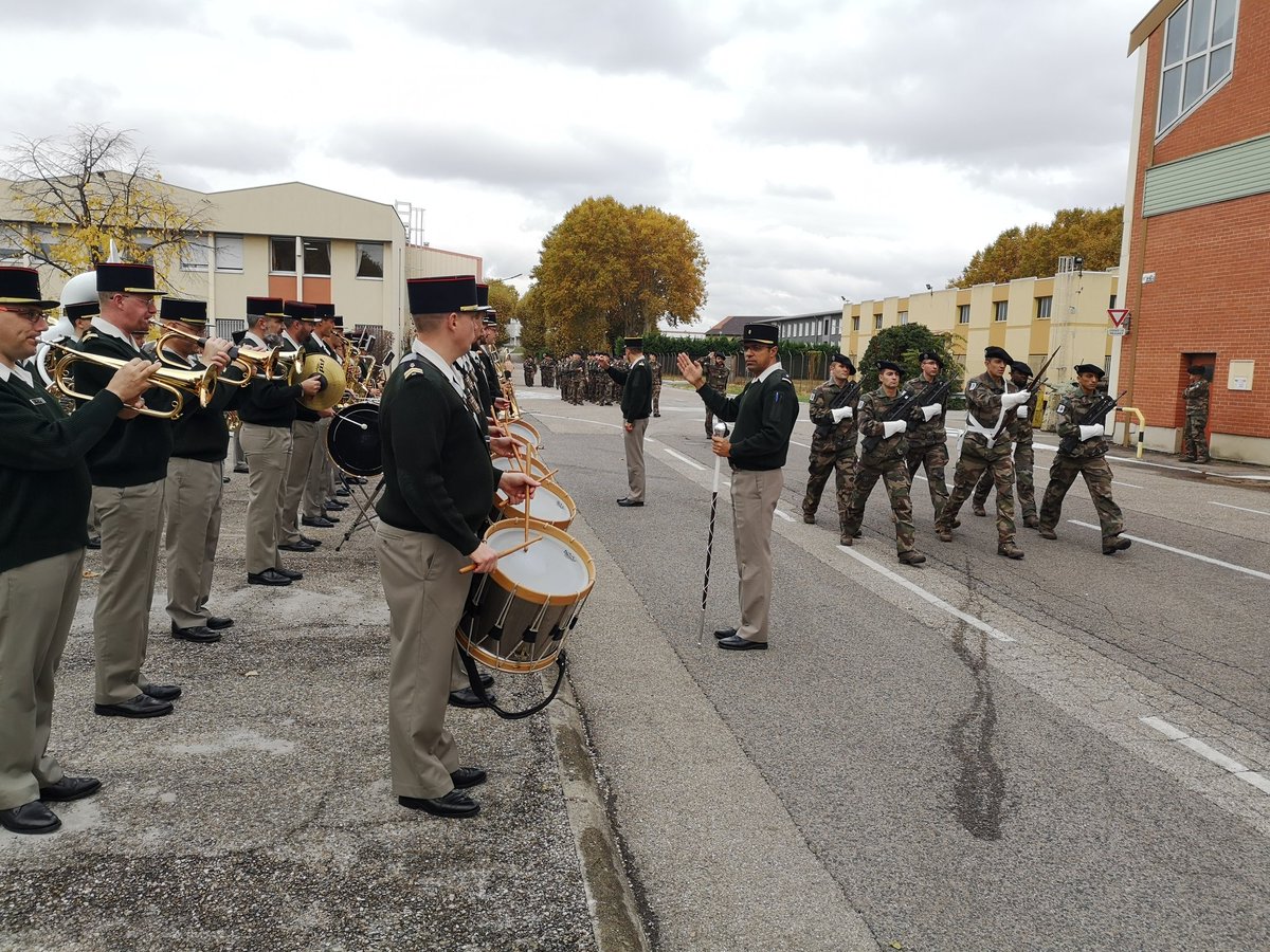 Musartillerie's tweet image. Préparation au #défilé du #11Novembre2018 à @villedelyon pour le #7RMAT et @Musartillerie. 🇨🇵