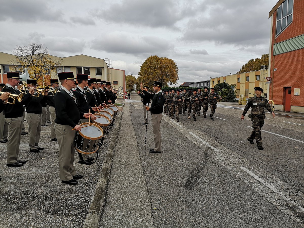 Musartillerie's tweet image. Préparation au #défilé du #11Novembre2018 à @villedelyon pour le #7RMAT et @Musartillerie. 🇨🇵