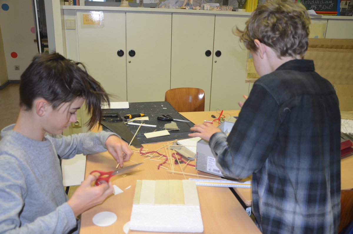 EliseVanderbeck's tweet photo. They had a great time yesterday working on their houses! #dlabclil1 https://t.co/qlm2TlAeQ5