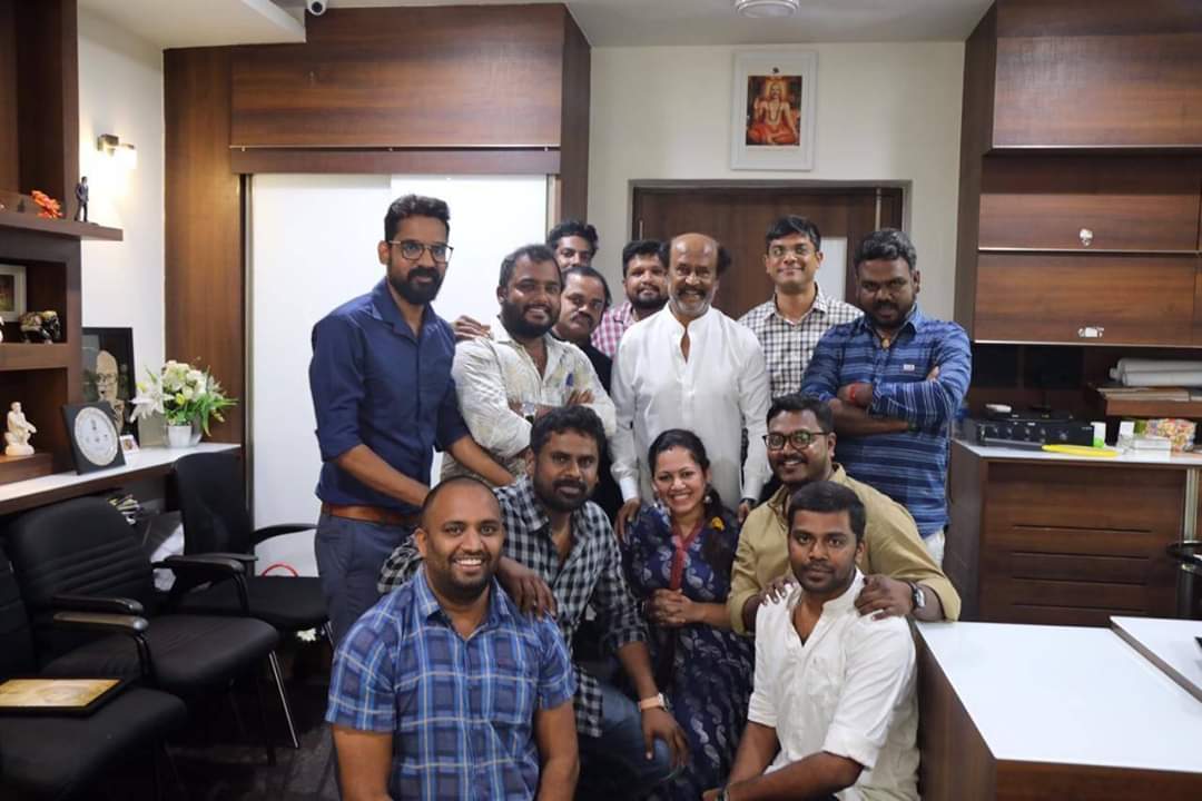 KMuralidharan23's tweet photo. Thalaivar photograph with autograph to zeetv fans

#Rajinikanth
#RajiniMakkalMandram
#Petta
#2point0
@tm_karthik
 #2Point0Trailer
#2Point0ComingBewareYoutube
#ZeeTamil https://t.co/yrRwR64wIN