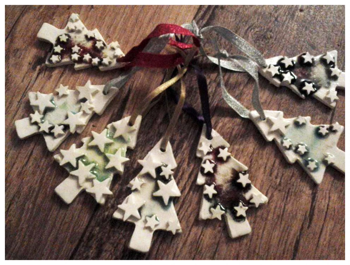 ARTbound_'s tweet image. Christmas ARTfair, Sat 1 Dec, 11am - 4pm at @HebdenTownHall 
Wonderfully affordable gifts by local and regional artists, jewellers, sculptors and more! Featured @KatfishDesigns, Louisa Kemp, Matt Davies &amp;amp; Richard Whitelegg. Full details here: artbound.co.uk/news/2018-04-3…