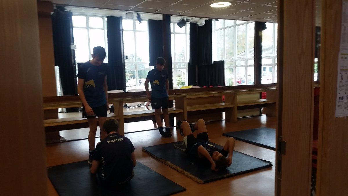 Liskeard_PE's tweet photo. Year 11 GCSE PE working hard to help identify the imprtance of a warm up and a cool down when participating in physical activity 🏋🏃 #TeamLiskeard #activelearning #makeitpractical https://t.co/iauaZq0R7a