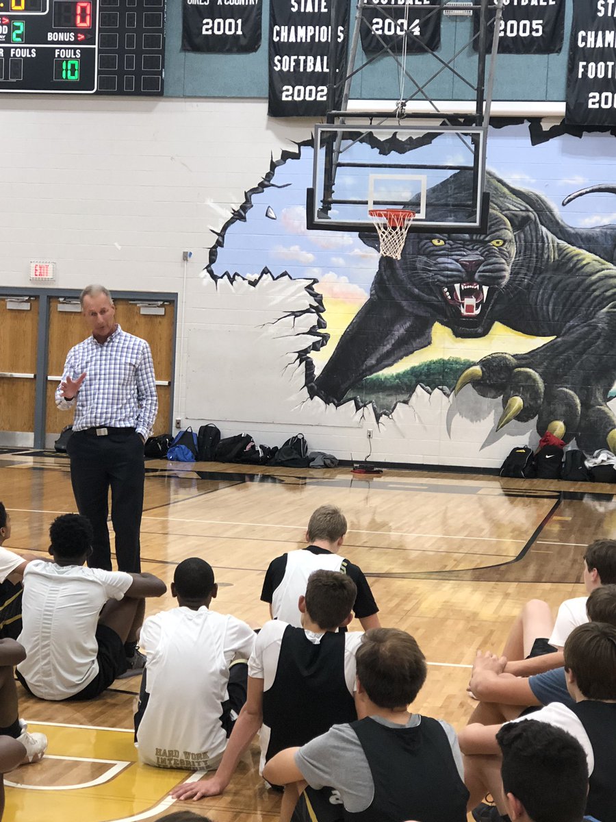 coachjermain's tweet photo. Last night we were fortunate to receive some words of wisdom from @don_donedwards Truly amazing experience to have my high school coach in the gym. #halloffamecoach #outstandingprincipal #wordsofwisdom https://t.co/BHlRzlvitz