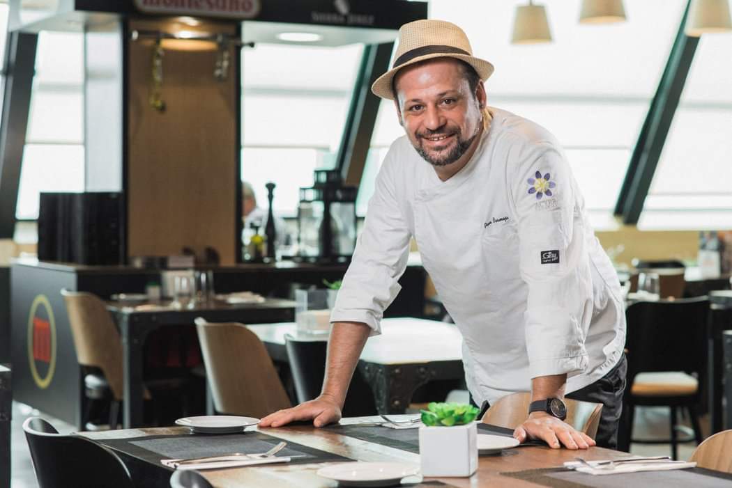 👨‍🍳Nuestro chef ejecutivo, Pau Bermejo, estará este fin de semana en La Laguna en el Festival del Cochino Negro presentando sus tapas 'Arepa volcánica de cochino negro y ali oli de almogrote' y 'Rompete de los huevos'. Una buena ocasión para probar sus creaciones, No te parece? 😋