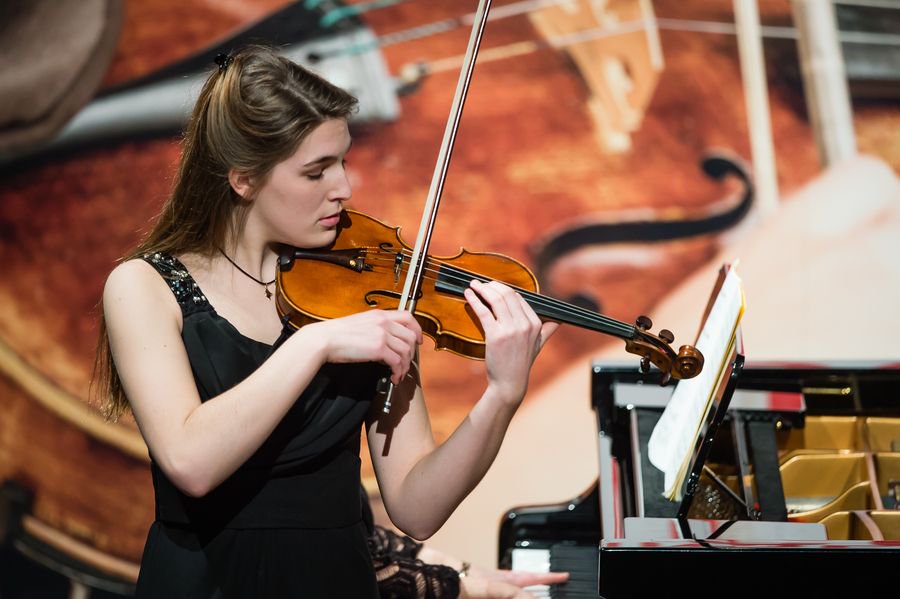 Het sprankelende concert van het NNO komende zondag wordt verzorgd door de jonge winnaars van het Prinses Christina Concours 2018. In verschillende samenstellingen spelen ze in de kapel van het Karmelklooster in Drachten. Koop nog snel tickets via: buff.ly/2zqin8T