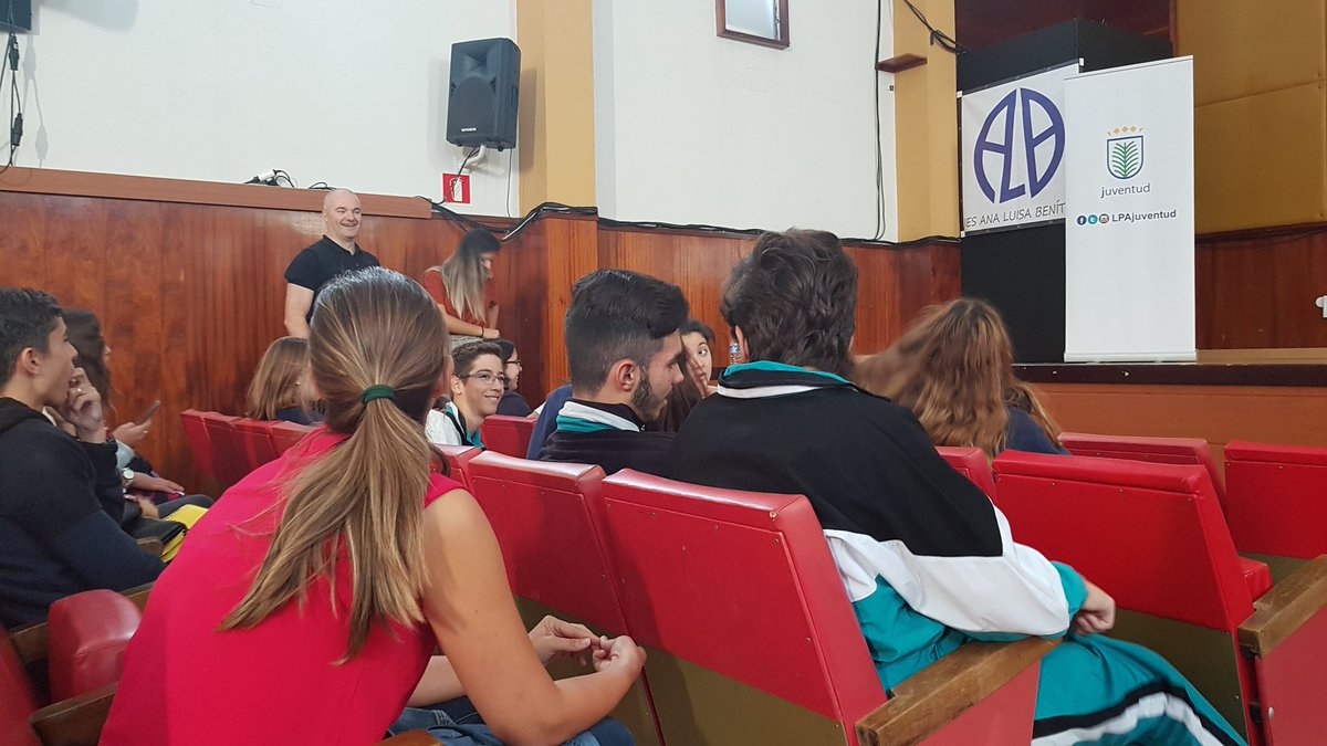 LPAJuventud's tweet photo. Recibimos a los estudiantes que nos acompañarán hoy en las jornadas #Cibermanagers gracias a @PantallasAmigas #LPAJuventud y @PoliciaLPA https://t.co/6QRSU3rTEd