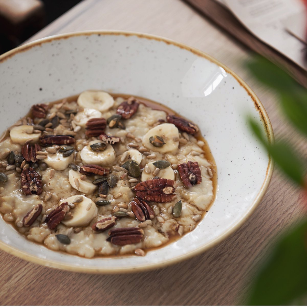 MereScribblerSW's tweet photo. Wish away those winter blues with our new oat milk #porridge with bananas, maple syrup, toasted nuts and seeds. This creamy #vegan delight awaits you everyday until 3pm and 1pm on Sundays! #ThisPorridgeIsJustRight #WinterIsComing #PubGrub #LondonBrunch #Streatham #SWmums #SW16 https://t.co/Zb3yxX6yGP