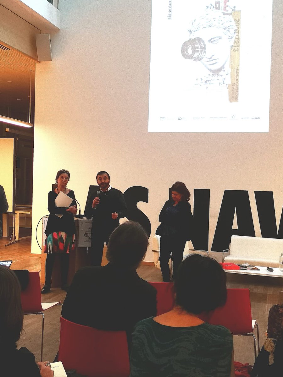 CrearigrupUV's tweet photo. Ricard Huerta inaugurando las IX Jornadas Internacionales de Investigación en Educación Artística en @LasNaves #Creari #cine #educaciónartística #entornoseducativos #audiovisuales https://t.co/F9Ma03Acoa