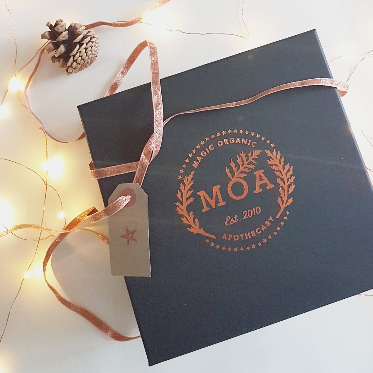 There's just over 6 weeks until Christmas!! 😀🎄 Are you thinking about what to buy that special person yet? #facialgiftbox #organicskincare #vegan #beauty #antiaging #naturalskincare #facial #christmas