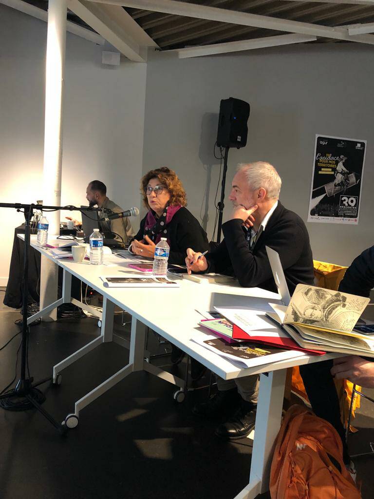 epures42's tweet photo. #workshops 8e atelier #Fnau39 : Nathalie Arnoult #DesignManager à  @SteMetropole et @lacitedudesign. #SaintEtienne ville laboratoire du #Design. Son rôle, insuffler #design dans les politiques publiques. Expérimentation design dans #EspacePublic. #DesignUsage #DesignService https://t.co/z7xRzztILB