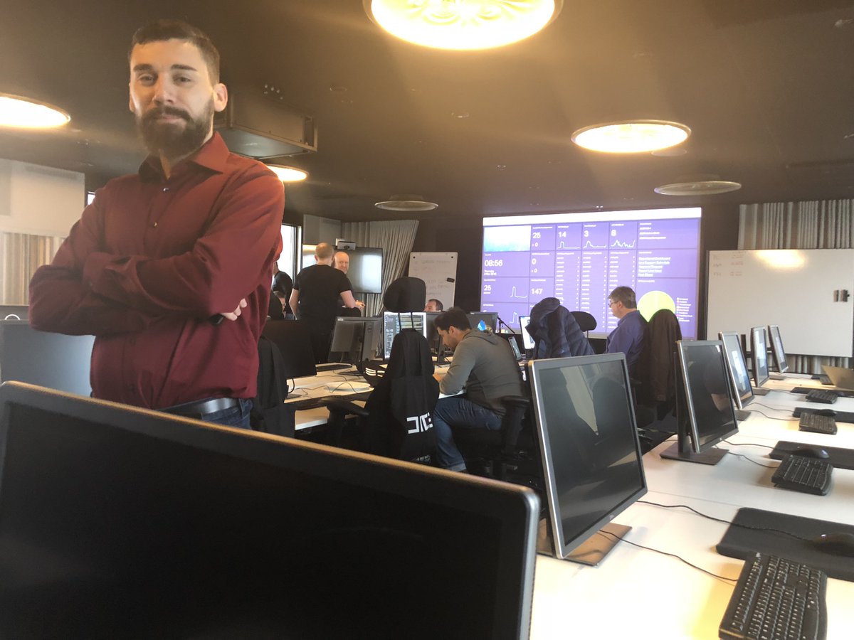 Our Launch Director <a href="/additza/">adi irimiea</a> and his team have prepared the Battlefield Warroom for tomorrow. The Warroom effort is where staff from all the disciplines and departments within EA get togheter for fast and quick actions should any issues arise. We have around 30 computers here.