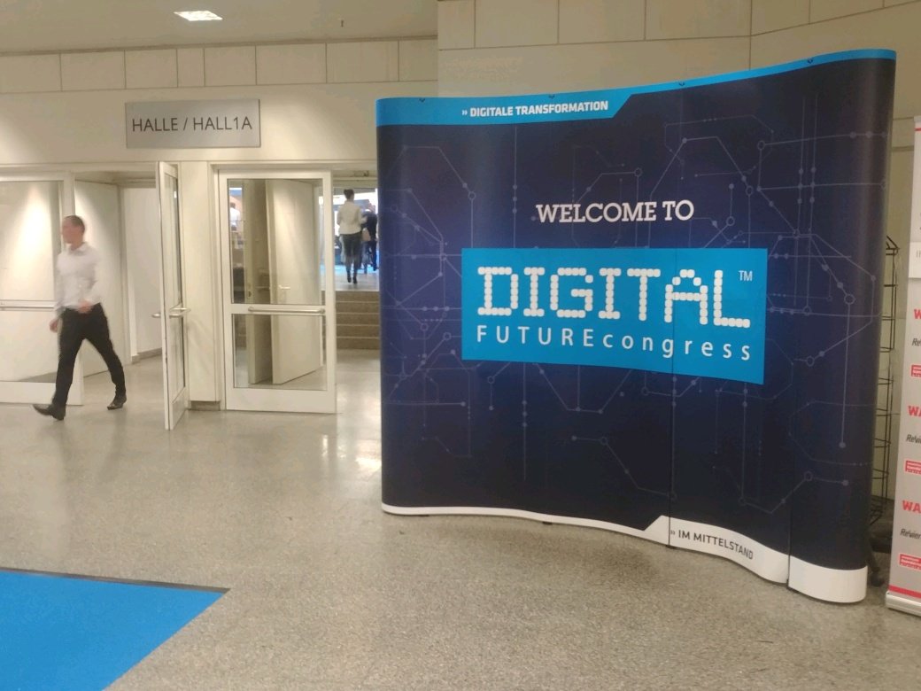 sixclicks_de's tweet photo. sixclicks ist auf dem DIGITAL FUTUREcongress am Start! #messeessen #dfc2018 https://t.co/9A1LNoZoH0