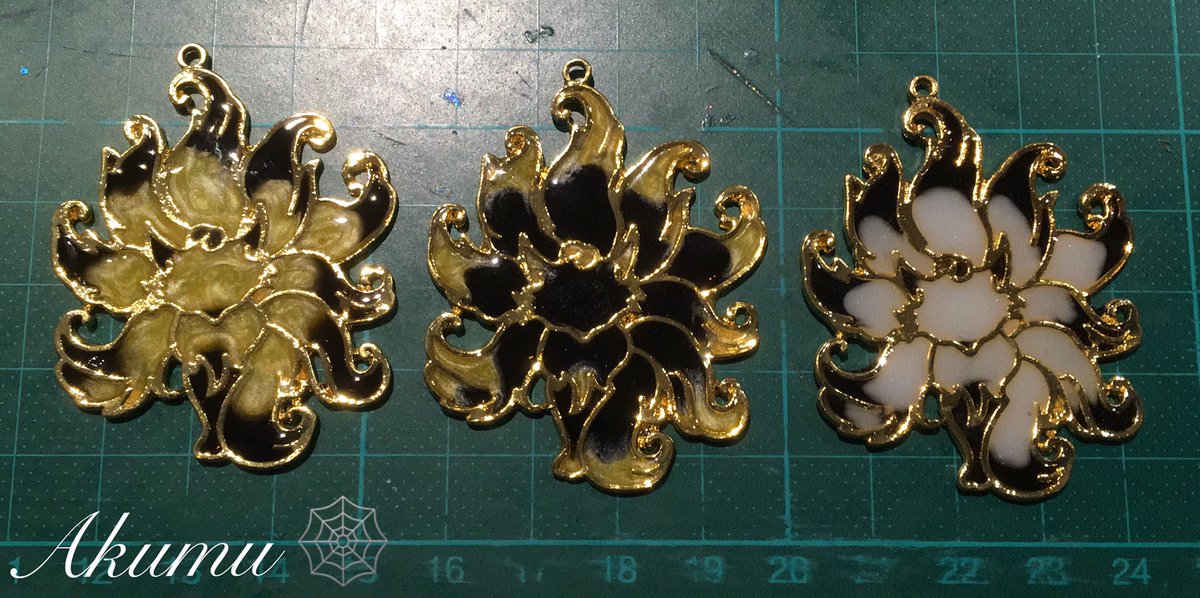 Wenn du eine Idee hattest und deshalb unbedingt noch ein paar Füchse machen musstest XD
#Resin #resinketten #resinjewelery #jewellery #jewelery #necklace #Akumu #Akumujewellery #Fuchs #Fuchskette #Resinnecklace #fox #FoxNecklace #handmade #myart #Foxlovers #VIECC #ninetailsfox