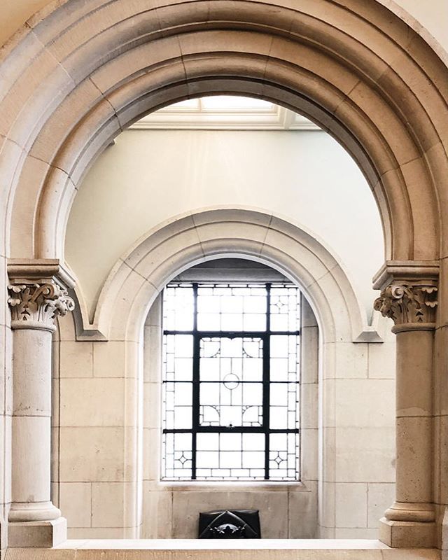 SmallAcornsBlog's tweet image. Back to work this week and enjoying a bit of routine again. I love the early morning calm here before the crowds arrive #simpleandstill .
.
.
.
.
.
#myweekofihavethisthingwith #bitsofbuildings #spacesilike #seekmoments #mytinyatlas #chasingfacades #prett… ift.tt/2qBt3gU