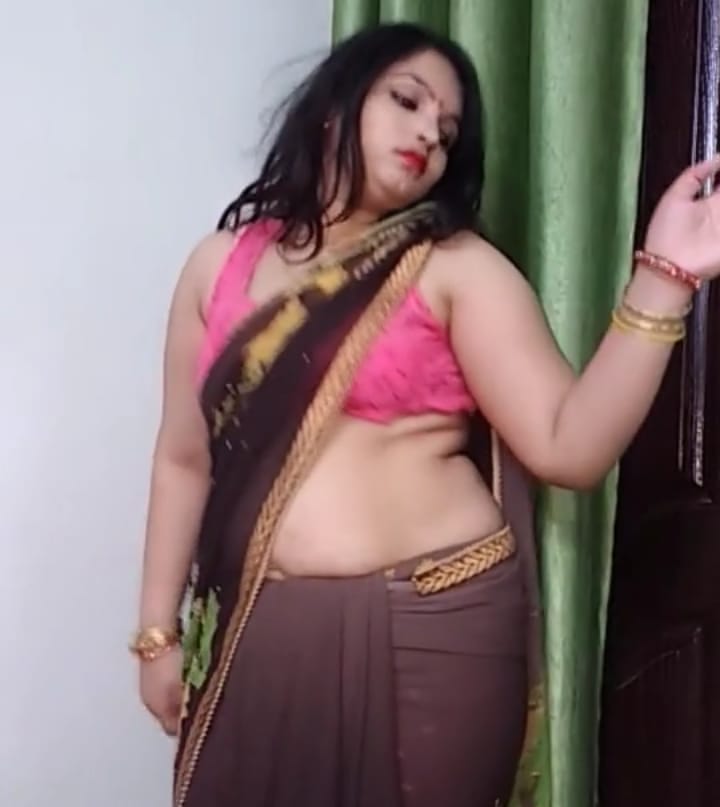 SunilKY22013303's tweet photo. My chubby wife https://t.co/QmJDRAEiX0
