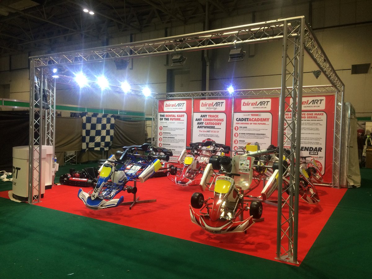 Our TL34-200 (2m length) has a point load of 1570kg, enough to hold one fiat 500 car and 8 Honda 50cc scooters #Truss #Trussing #Events #EventProfs #Exhibition