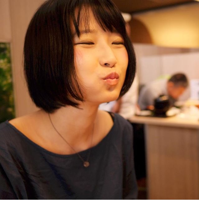 文学youtuberベル در توییتر 相好を崩す そうごうをくずす にこやかな表情になる 顔をほころばせる 例 駅弁が買えず不機嫌だったが 現地でカツ丼が出された瞬間 相好を崩した はじめ そうこう と読んでしまいました それまでの表情とのギャップが大事みたい