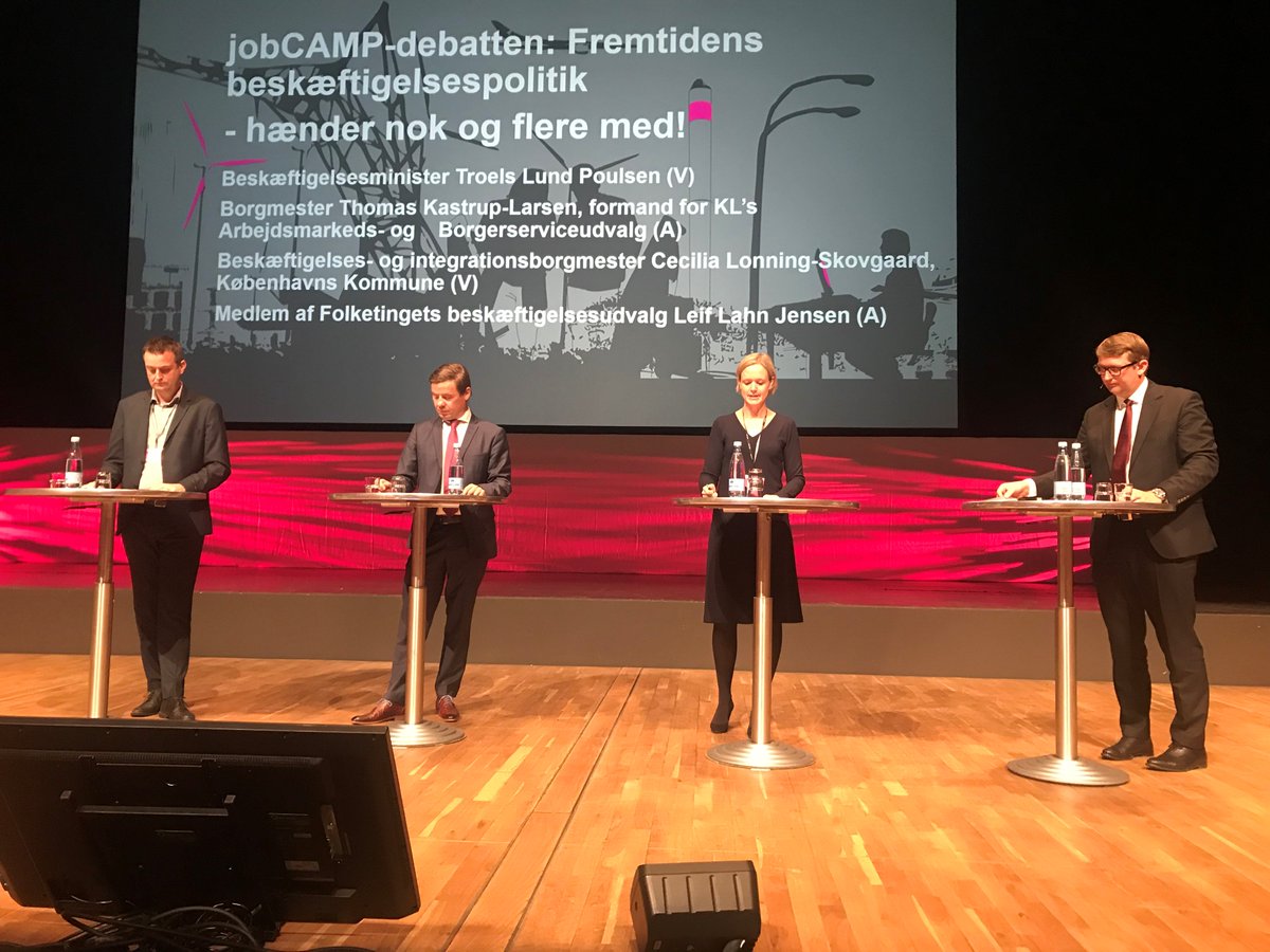 #jobCAMP-debatten: Det er vigtigt at flytte penge til at opkvalificere til konkrete jobs frem for bredt, siger @KastrupLarsen i debat med @troelslundp @LahnLeif og @CeciliaLonning #kompoldk #arbejde