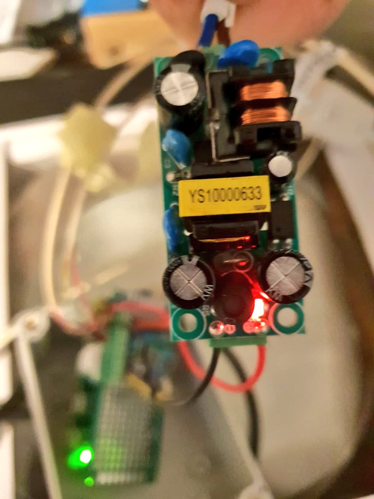 aulaenergia's tweet photo. 🔸Seguimos poniendo en marcha #arduinos con los #estudiantes voluntarios
😋 Estos dispositivos los usaremos para hacer pruebas de resistencia de los distintos cables del proyecto y en el testeo de #sensores
#somosUPM #campussostenible #familiaMinera #maker #aprendrer #Madrid https://t.co/f3yII1FsXr