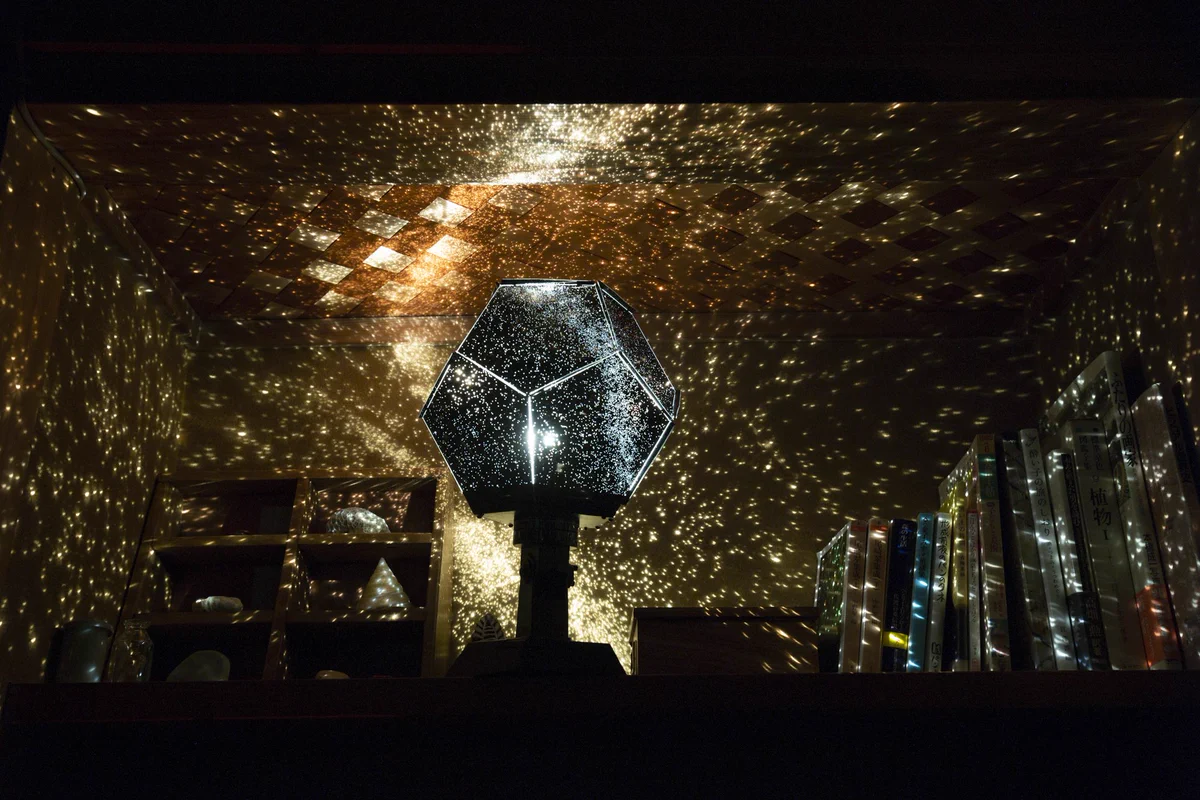 息を飲む綺麗さ！部屋中が一瞬で満点の星空に！！