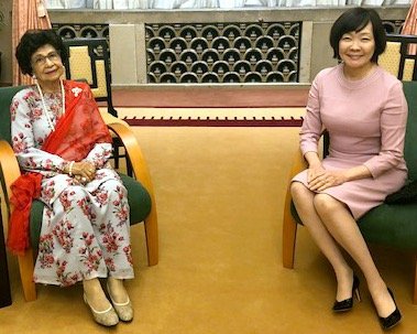 外務省 Twitter પર 安倍昭恵総理夫人とシティ ハスマ マレーシア首相夫人との懇談 T Co Jstnn5dt5m