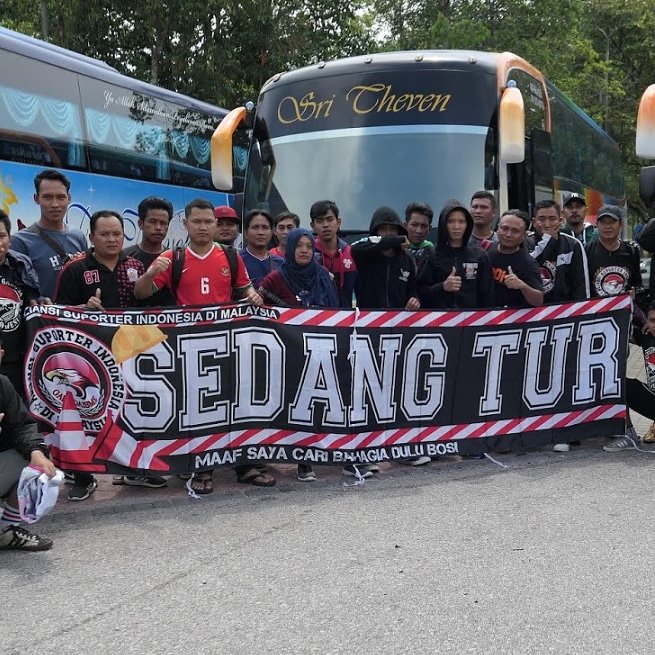 arema_98's tweet photo. ON TOUR SINGAPORE 9Nov n THAILAND 17Nov "BERSATU UNTUK INDONESIA"
MEMBELA KEHORMATAN BANGSA, GARUDAISME.
#ALIANSISUPPORTERINDONESIADIMALAYSIA
#ULTRASGARUDA
#LAGRANDEINDONESIA
#ONESOULONENATION
@lagrandeindonesia12 @lagrandeindonesia @ultrasgarudaindonesia @osononesoulonenation https://t.co/amDPuyzZah