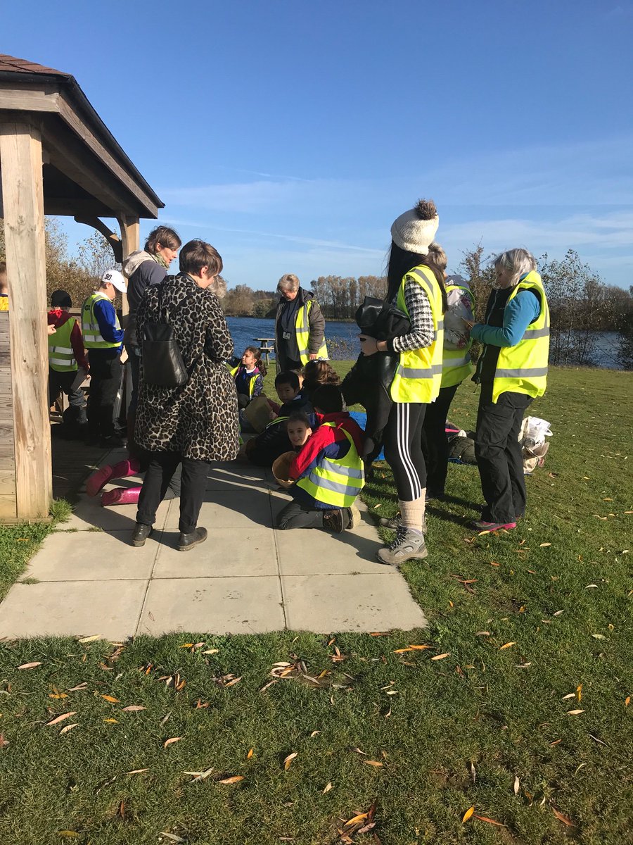 ChartwayGroup's tweet photo. Lots of activity @Conningbrook in the sunshine as @Phoenix_Ashford share their creative ideas about how art can be used in our development with @artbirds. @juliaartstudio #Ashford @WesterhillHomes https://t.co/cIIKHAp3NL