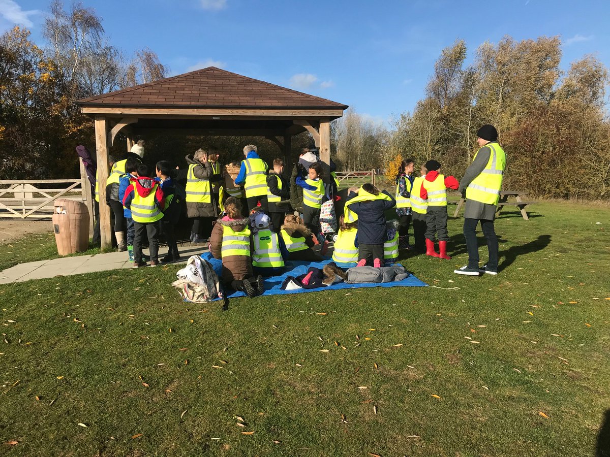 Lots of activity <a href="/Conningbrook/">Conningbrook Lakes</a> in the sunshine as <a href="/Phoenix_Ashford/">Phoenix Primary</a> share their creative ideas about how art can be used in our development with @artbirds. @juliaartstudio #Ashford @WesterhillHomes