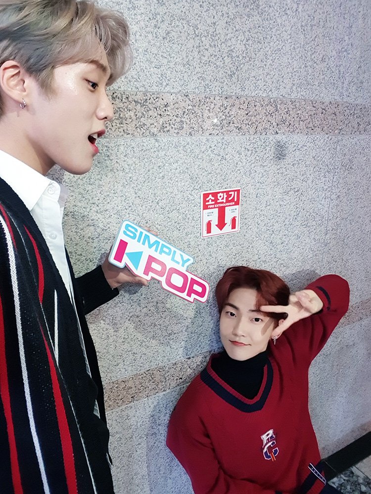 _Simplykpop's tweet photo. #덥즈 공백기에 마음 애 #타는🔥 #더비 들 위한 #케빈 소화기 #제이콥 소방관👨‍🚒진화하러왔지비 잔망둥이들 덕분에 #목요병 이겨내는 사람 손🙋‍♀️사진 안 올라오면 #더비 서운하지비 #다알아 오래오래 #심플리 MC 해주라 주!

#더보이즈 #THE_BOYZ #제이콥 #Jacob #케빈 #Kevin #심플리케이팝 #SimplyKpop https://t.co/gOESRbSvYE