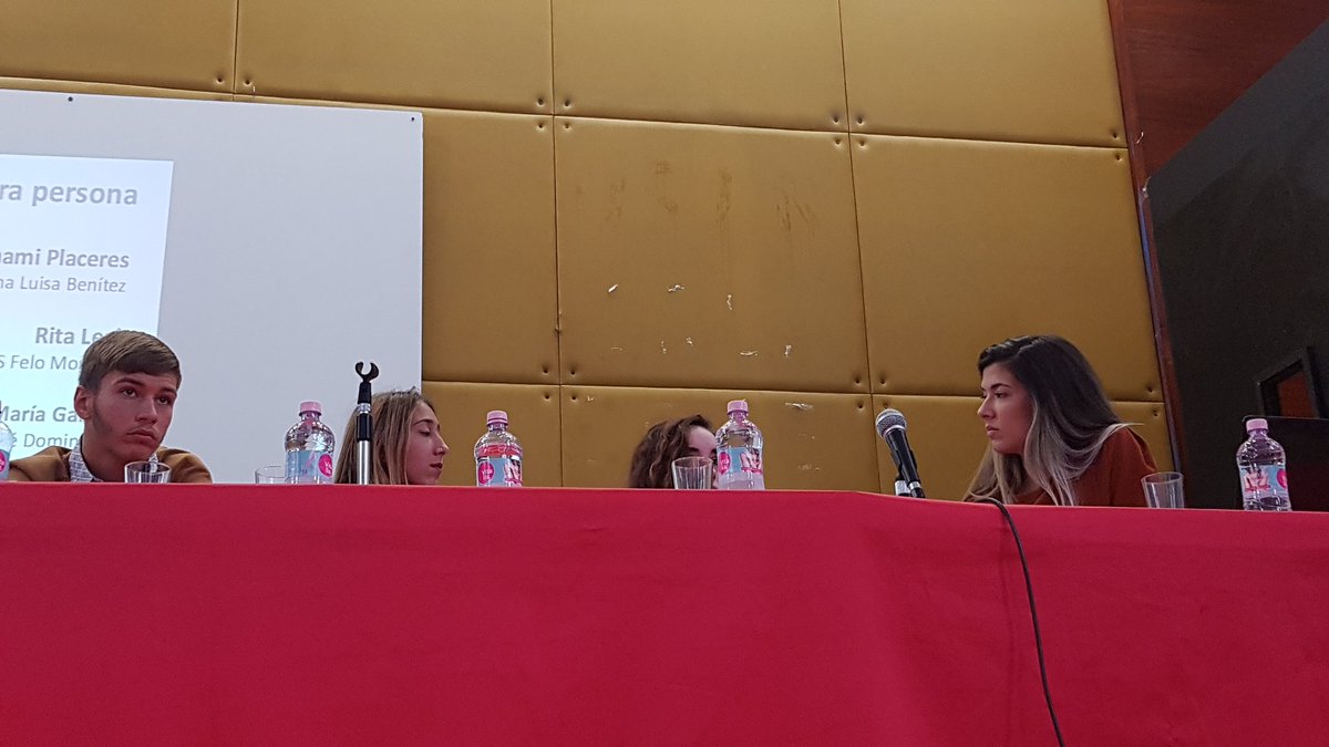 Las redes sociales pueden ser positivas si se hace un uso correcto de ellas y siempre controlando el contenido a compartir @sorianoma_ 
de <a href="/PantallasAmigas/">PantallasAmigas</a>  
#LPAJuventud 
#Cibermanagers