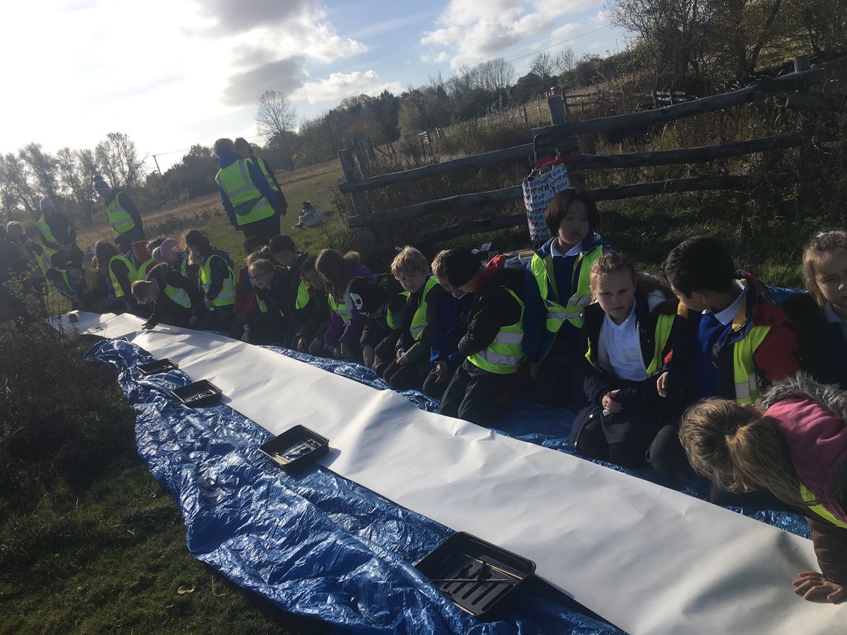 Taking responsibility for our own area  and collaboratively working with partners to sketch the landscape with pastels.  <a href="/Conningbrook/">Conningbrook Lakes</a> @juliaartstudio <a href="/AshfordCouncil/">ashfordcouncil</a>  <a href="/chartwaygroup/">Chartway Partnerships Group</a> #responsibility #collaboration