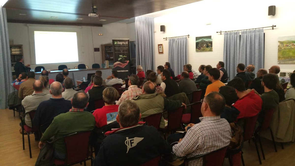 En primer lugar escuchamos a Hugo Martín, técnico de <a href="/ITACyL_/">ITACyL</a> y experto en el cultivo de frutos secos, y a continuación Adrián, integrante de <a href="/aspropicyl/">AsProPiCyL</a>, nos explicó las particularidades del pistacho y su experiencia como productor de pistachos.