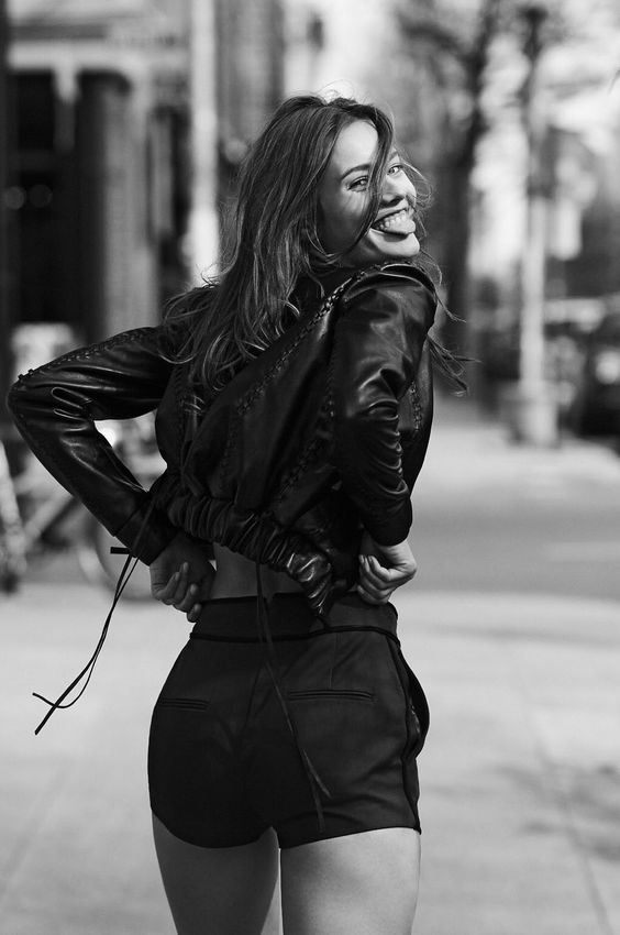 Always greet life with a smile!
#CharmGirls #smile #laugh #enjoyinglife #ThursdayThoughts