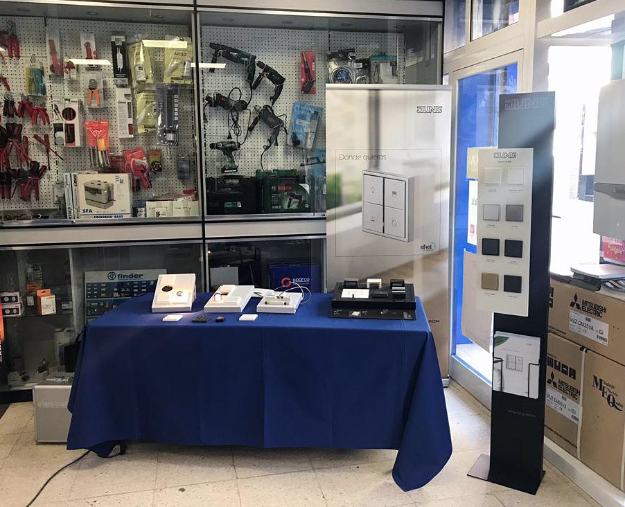 Jung_Iberica's tweet image. Ayer estuvimos en el &quot;Día del demostrador&quot;, en nuestro distribuidor @ABCgrup #SantBoi mostrando nuestros mecanismos y soluciones y equipos de automatización #eNet abcgrup.com ¡Excelente acogida! 😀👍