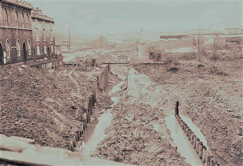 CRTWalesandSW's tweet image. It's #ThrowbackThursday and as we are hoping to see you all at our free Open Day at Bath Deep Lock on Sat Dec, here's a #KACT Archive c1974 pic of it under construction. More about the Open Day here ow.ly/CwWk30mwQDS and about the lock here ow.ly/xNX730mwQGd