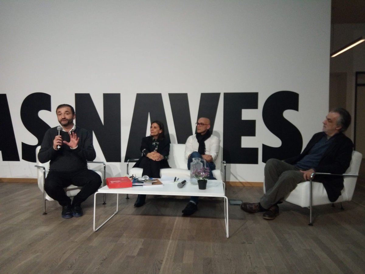 CrearigrupUV's tweet photo. Ricard Huerta (España), Beatriz González (Chile), Joao Paulo Queiroz (Portugal) y Sidiney Peterson Ferreira de Lima (Brasil) en la primera mesa de ponentes de las "IX Jornadas Internacionales de Investigación en Educación Artística" de #creari #IXjornadescreari https://t.co/Dv91p0kqv5