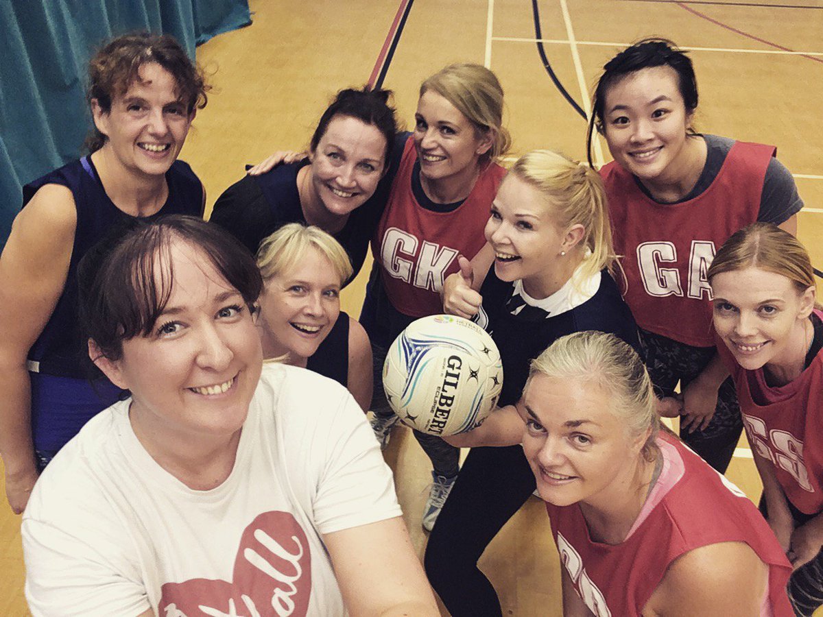 NetballBucks's tweet image. All smiles on Thursdays in Bletchley! Come and join theses happy faces for some Back to Netball tonight and every Thurs at Bletchley Leisure Centre sports hall! From 8.30-9.30pm, £5 per session. See you there! #BletchleyNetball #BacktoNetball #NetballFamily #ThisGirlCan #Gilbert