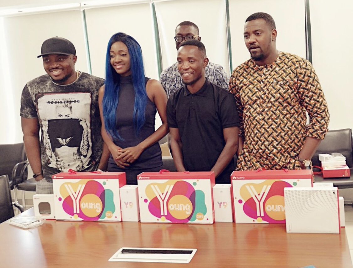 johndumelo's tweet photo. The launching of #HuaweiY92019 by @huaweidevicegh is today. Congrats to all those who pre ordered. You can still get it from selected phone outlets across the country! #huaweiY92019 https://t.co/agPN6yL3nm