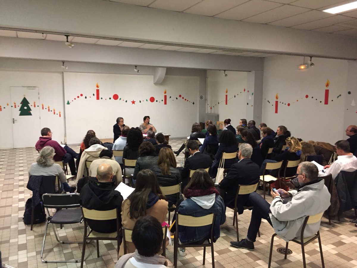 PereOlivierJ's tweet photo. Hier soir, formation pour des animateurs des #AEP92 et de l’Enseignement Catholique sur la pédagogie d’initiation chrétienne des adolescents àpartir du #RICA et des nouvelles propositions pastorales pour les #ados : très intéressant !
#SNCC #RevueInitiales #baptême #chemin https://t.co/u6bTCYemxl