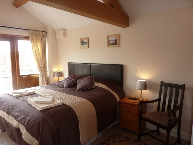 WeAcceptPets's tweet photo. A beautifully converted barn overlooking a fishing lake, The Wain House is ideal for families or friends planning a rural break.
Accepts Dogs & Small Pets 🐶🐱
https://t.co/sGlkjqFxOX
#PetFriendlyHolidayCottage #ThreeAshes #Herefordshire #Rural #Fishing #SelfCatering #FamilyFun https://t.co/f7zQICaKPh