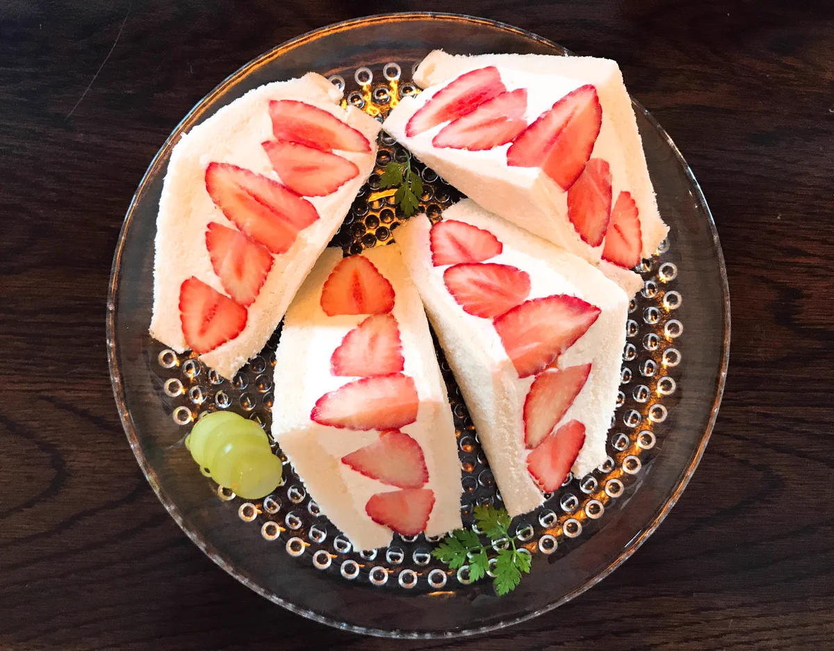 美味しそう！高円寺のお店にある、イチゴのフルーツサンドです！