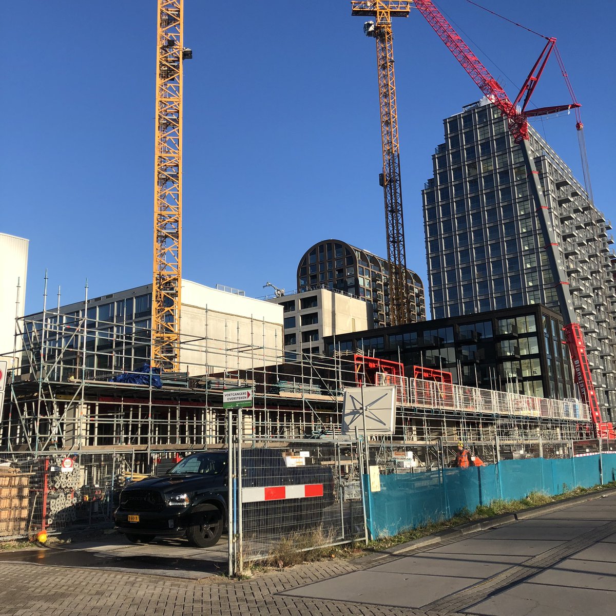 Amsterdam1012's tweet photo. Buurtondernemers en -bewoners vaak in dode hoek van planners bij binnenstedelijke bouwlogistiek #blvc #bouwlogistiek #mamca https://t.co/HUaOnX4Mcx