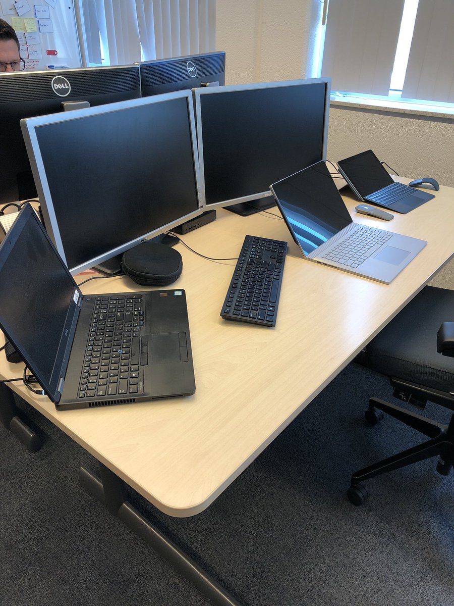 lhament's tweet image. Enough devices for a #devthursday I would say 🙈