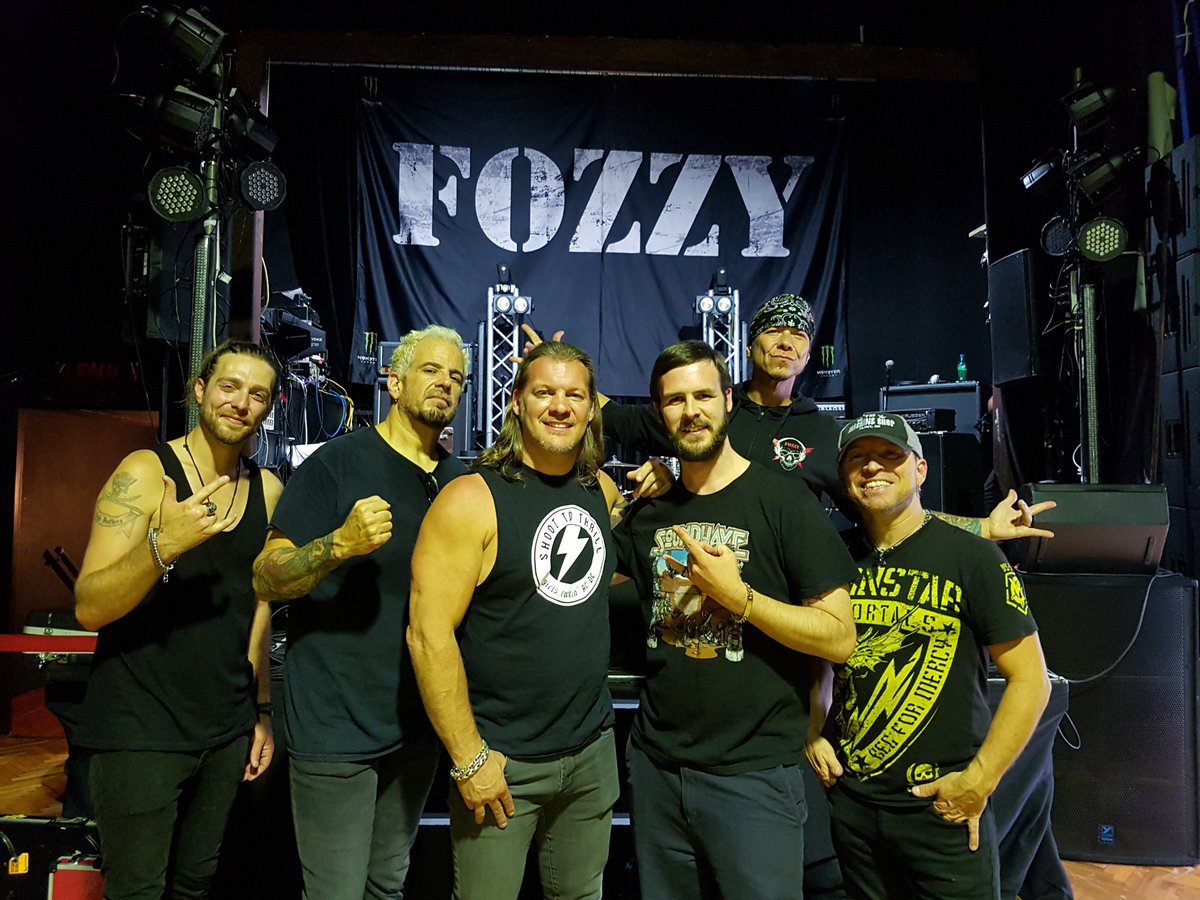 Kristos0909's tweet photo. Such an amazing night with @FOZZYROCK in Auckland! Thanks @IAmJericho for letting me sing Breaking the Law with you, and for bringing me on stage! Can't wait to see you guys again https://t.co/yWQr9j0Wi8