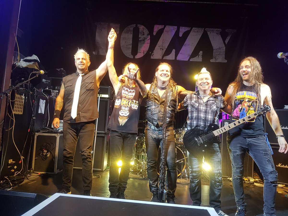 Kristos0909's tweet photo. Such an amazing night with @FOZZYROCK in Auckland! Thanks @IAmJericho for letting me sing Breaking the Law with you, and for bringing me on stage! Can't wait to see you guys again https://t.co/yWQr9j0Wi8