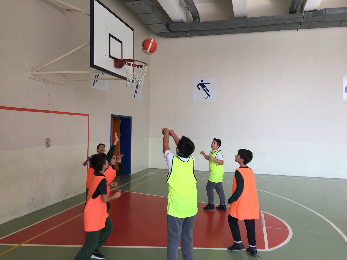 Enesavu69090527's tweet photo. Hamitler 🏀Doğa 🏀Sınıflararası Basketbol 🏀turnuvamız 🏀tüm heyecanıyla 🏀devam 🏀ediyor.🏀 @AliRizaLule @AltunbayAdnan @tdagal @GuldemG @SuniyeK @Fatihy26 @RaufAkan @aslhanbarc @DogaAcademy https://t.co/auyGidJd8I