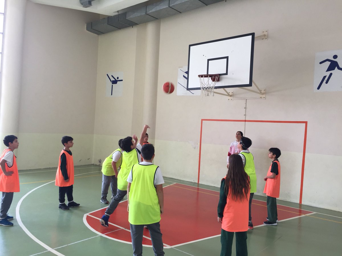 Enesavu69090527's tweet photo. Hamitler 🏀Doğa 🏀Sınıflararası Basketbol 🏀turnuvamız 🏀tüm heyecanıyla 🏀devam 🏀ediyor.🏀 @AliRizaLule @AltunbayAdnan @tdagal @GuldemG @SuniyeK @Fatihy26 @RaufAkan @aslhanbarc @DogaAcademy https://t.co/auyGidJd8I